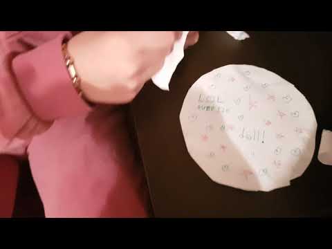 ნიტა ხსნის ქეთას ხელნაკეთ ლოლს