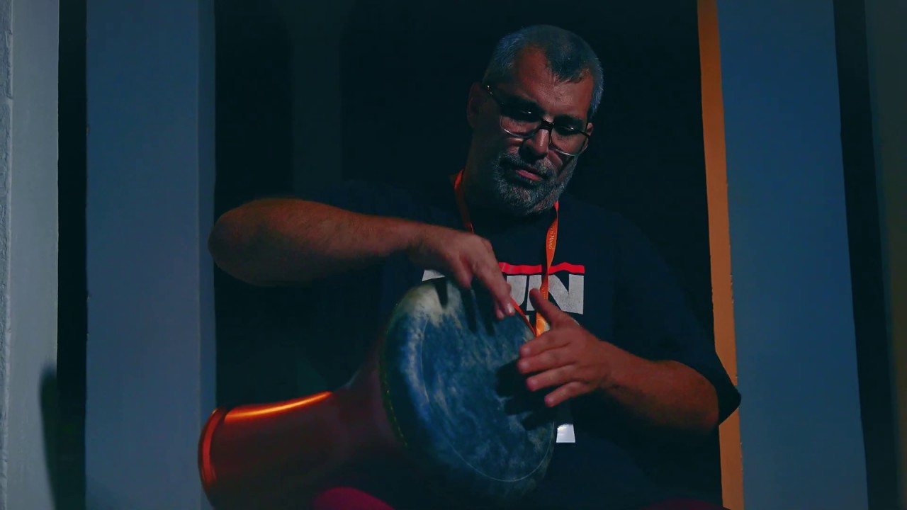 Multi-percussionist Todd Roach explores Majid´s new Darbuka
