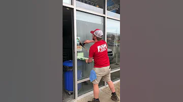 How Fish Window Cleaning Cleans Commercial Windows