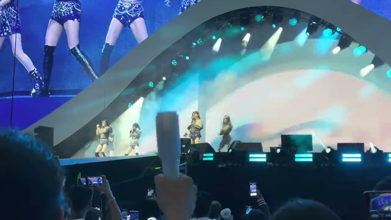 Twice - Intro + Set Me Free (English Version) @ SoFi Stadium - Ready To Be World Tour [230610]