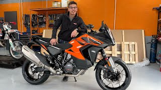 2022 KTM 1290 Super Adventure S Unboxing, Walkaround and Engine Start
