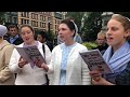 Mennonite youth choir sings in Springfield's Court Square