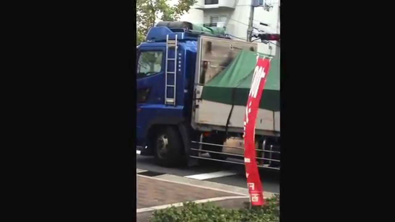 超ロングボディの凄転回 - YouTube