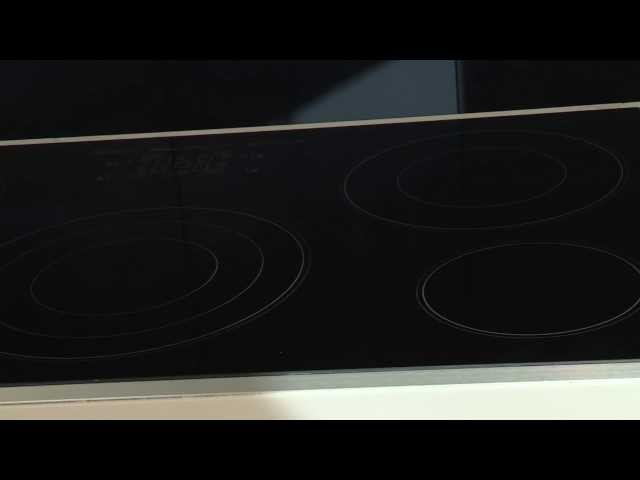 Comment nettoyer une plaque en vitrocéramique facilement?  Ceramic  cooktop, Favorite cleaning products, Glass ceramic