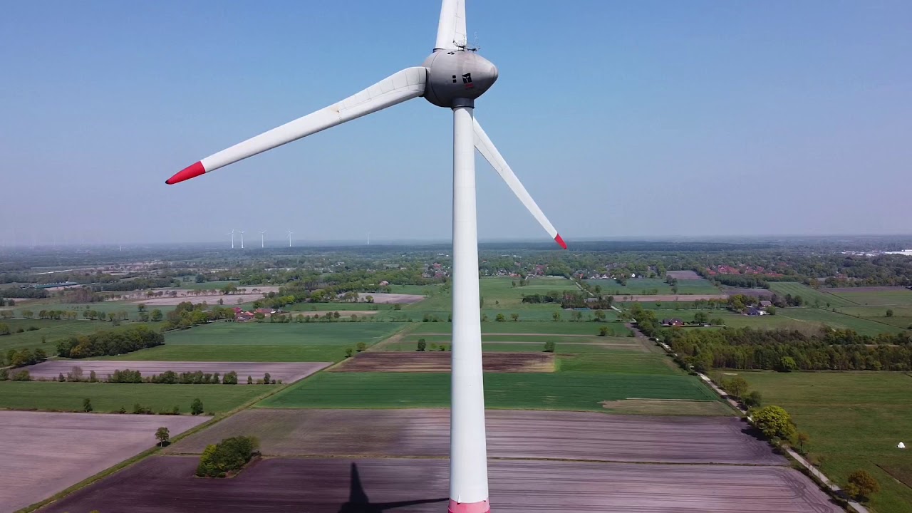 Drohenflug um eine Enercon E126 in Aurich - YouTube