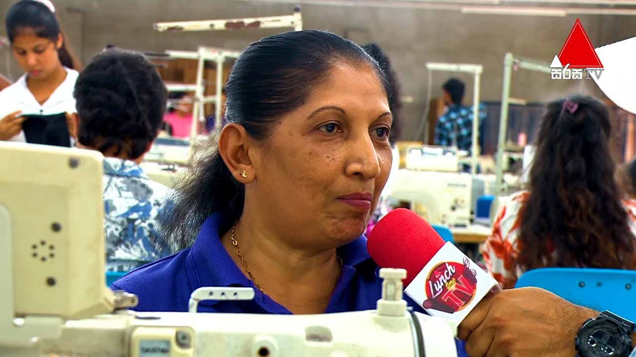 මගේ මහත්තයා මට වඩා අවුරුදු 11ක් බාලයි..දන්නැද්ද ඉතිං මං ටිකක් ෆැශන් කරලා ඉන්නවනේ 🤗❤‍🔥