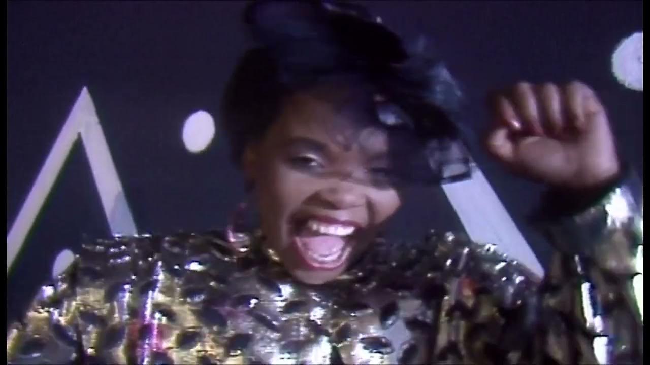 Patricia Majalisa - Witch Doctor (Official Music Video) Patricia Majalisa - Witch Doctor (Official Music Video)
