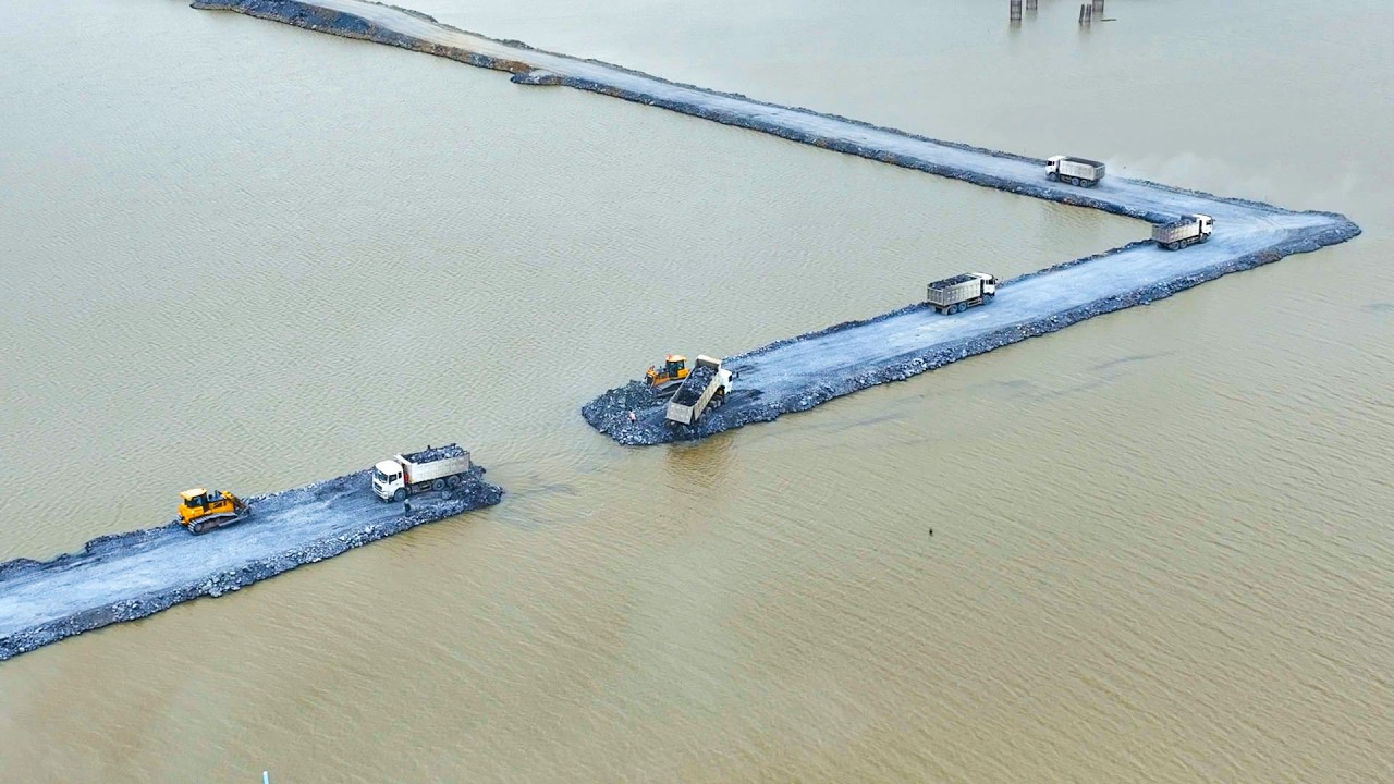 Amazing!! Skills Power Full  dozer SHANTUI C3 Push Stone And DumpTruck 10 Wheel Unloading Stone
