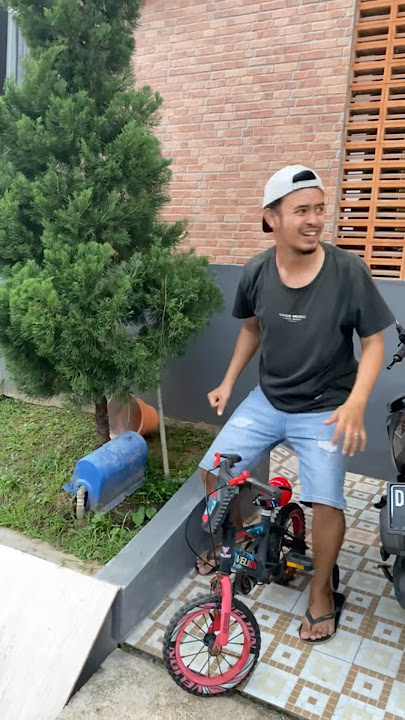 Abil fell off his bike
