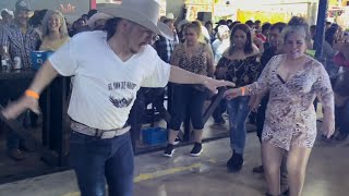 Así de alterado empezó el bailazo del Domingos el Manicero! ay mamá mía como baila el de Coahuila!