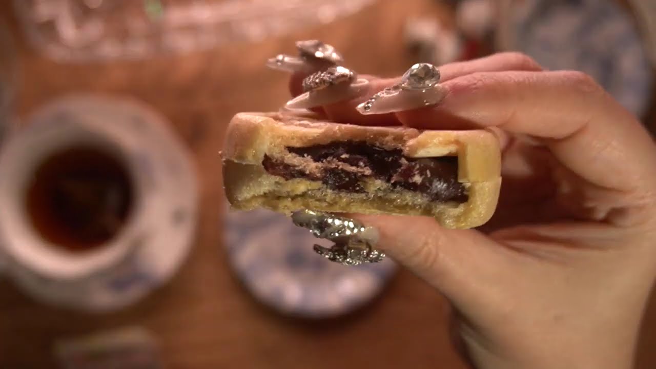 Japanese Snacks ASMR with Sakuraco and Tokyo Treat! (eating sounds, crunch!)