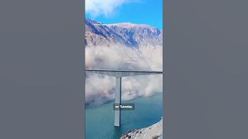 Bridge partially collapses in China