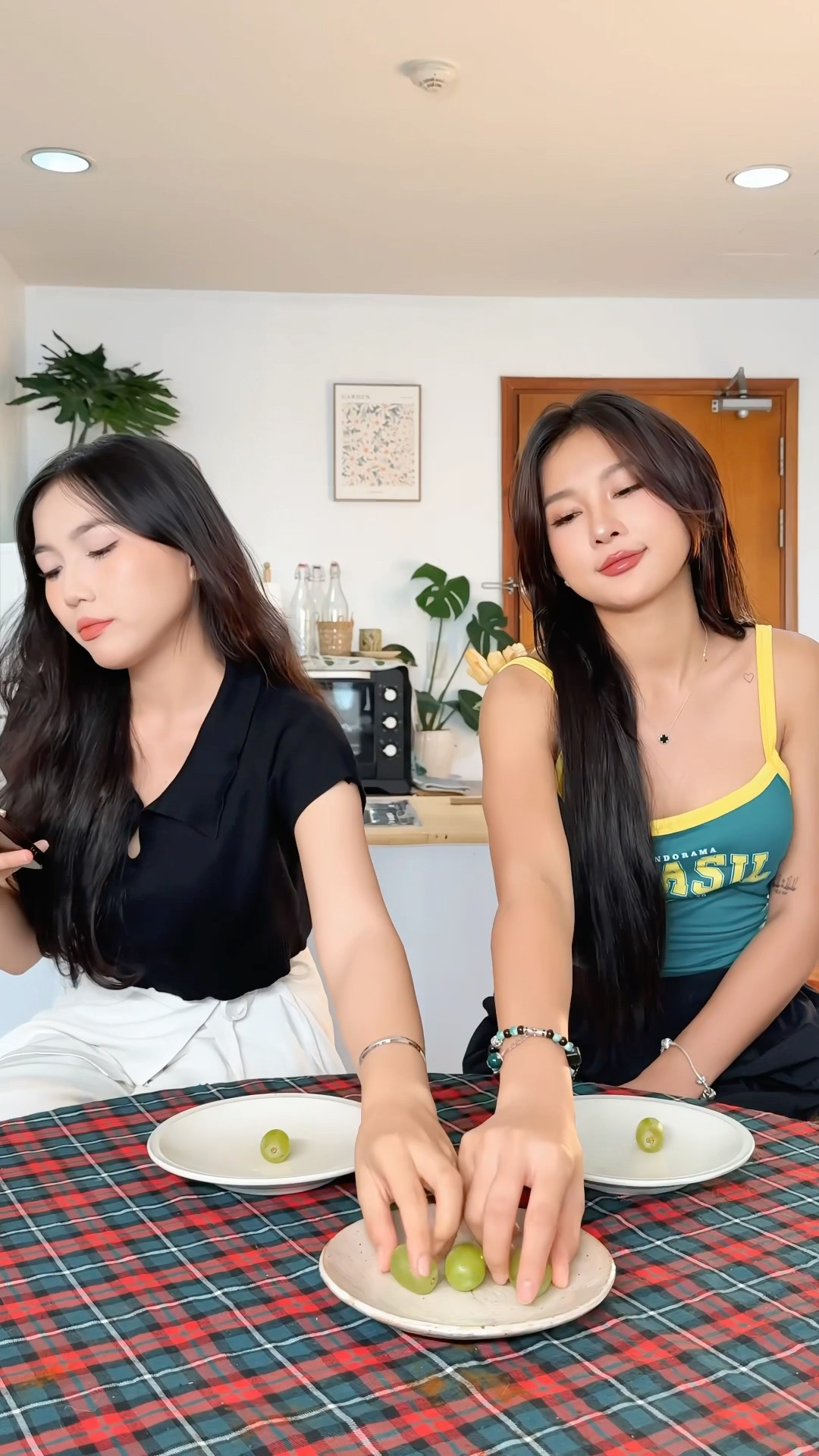 Chia sẻ trái nho cuối cùng ? #funny #trending #shorts