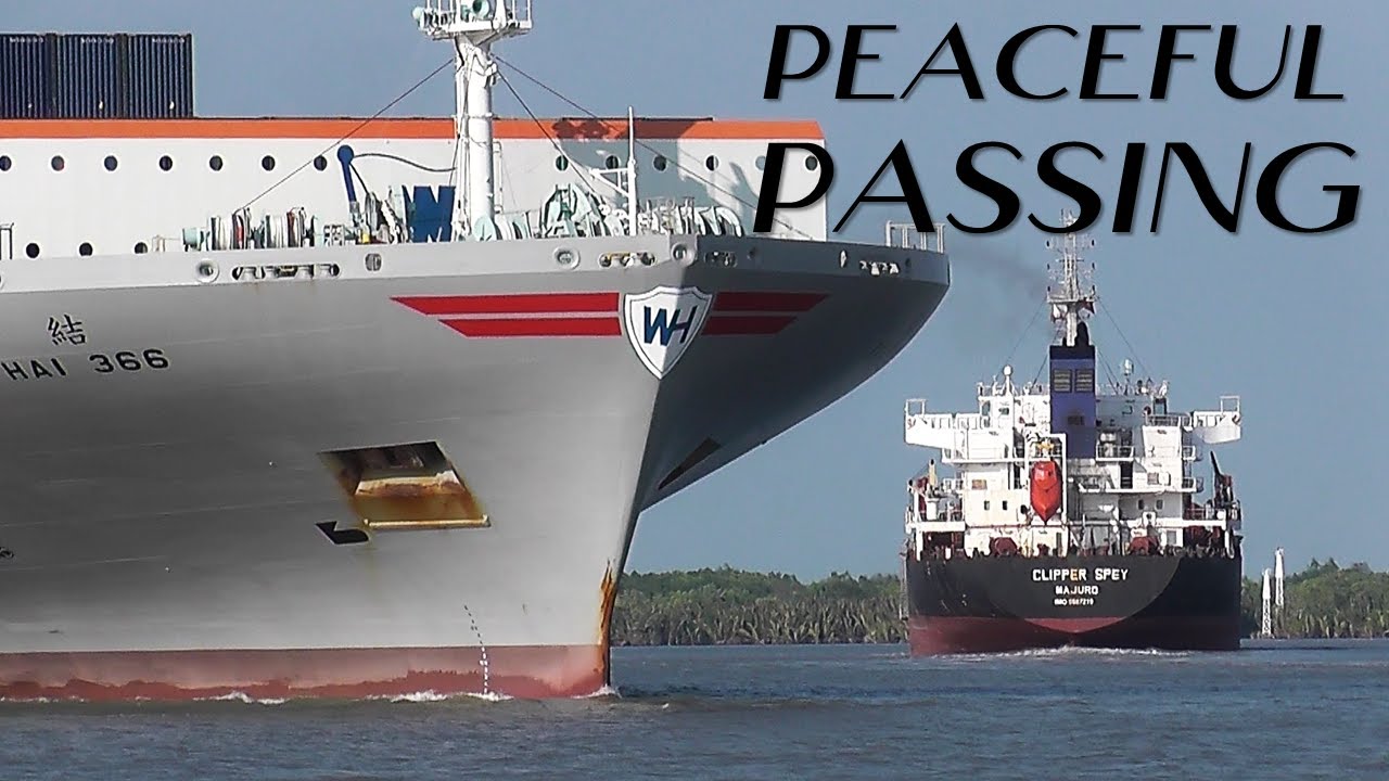 Majestic Passing of A Giant Container Ship - YouTube