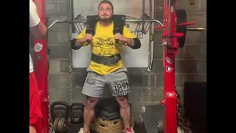 SSB a box squat vs 6 chains per side 1RM 440lbs