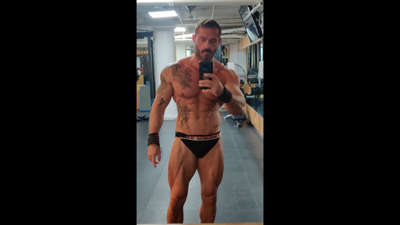 All I do is eat pizza and lift weights! Bodybuilding