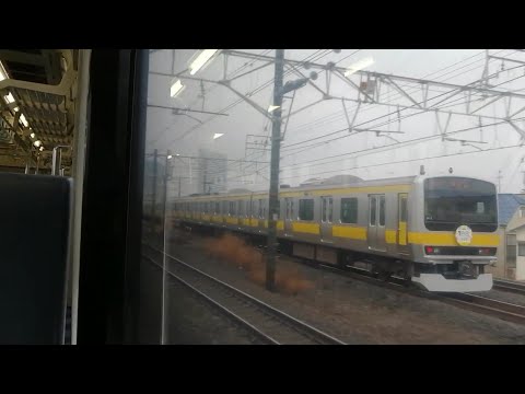 【中野電車区100周年記念ヘッドマーク付き車と並走】総武線E231系0番台B11編成中野電車区100周年記念ヘッドマーク付き車両と並走