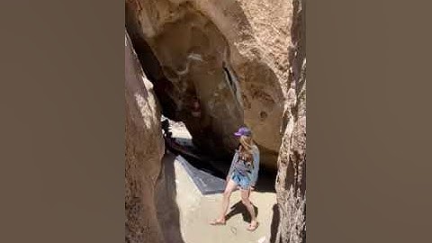Caveman V7 Joshua Tree bouldering