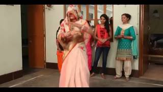 Very Hot Dance By A Bhabhi On Bhojpuri Song