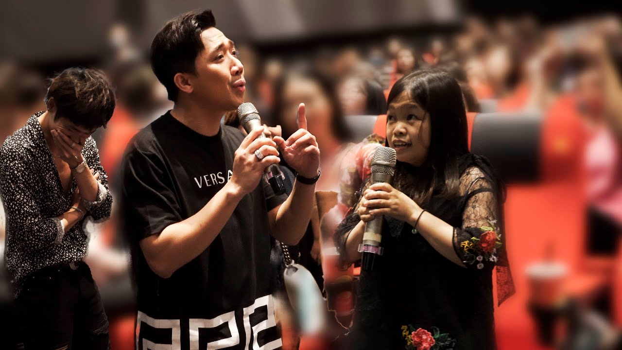 Cả rạp phim Hà Nội vỡ òa hạnh phúc khi Trấn Thành & đoàn phim Bố Già đền giao lưu