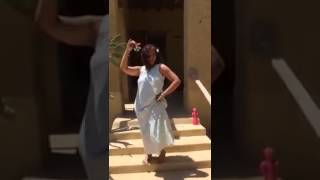مني البرنس ترقص بملابس مثيرة بعد إعلان ترشحها لرئاسة مصر