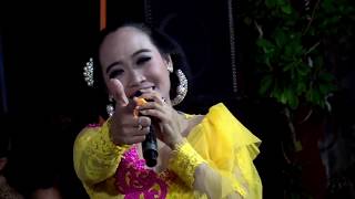 MUNDUR ALON ALON // ISA & LILIS CAMPURSARI GEMA BUANA SUNTER