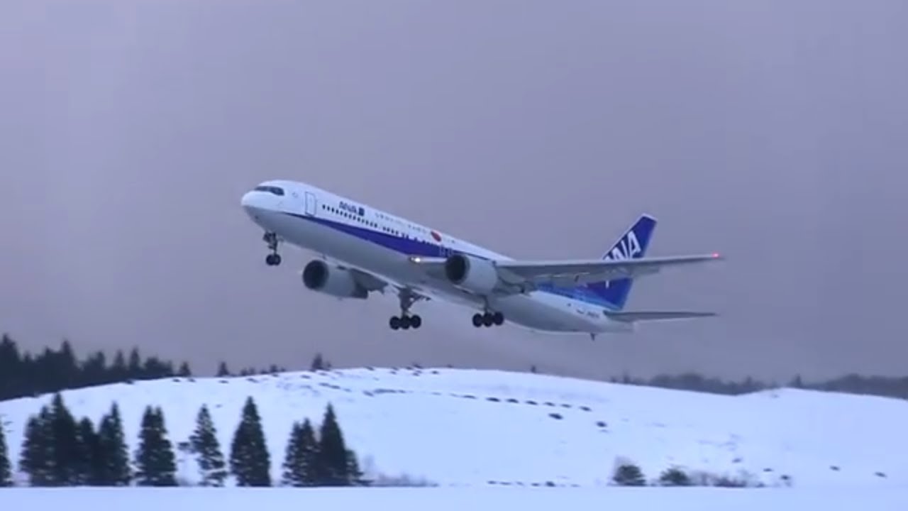 ANA All Nippon Airways Boeing 767-300 Take off with Smoke of snow