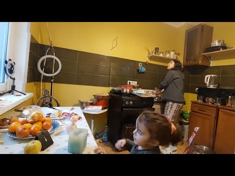 გადაადგილება სამზარეულოში / მე, თქვენ და ევა ვალაგებთ