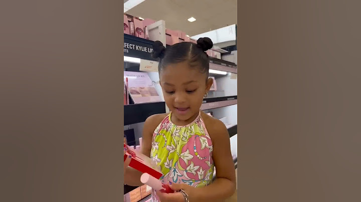 KYLIE TAKES HER DAUGHTER STORMI TO ULTA TO BUY KYLIE COSMETICS 💄 #shorts  #kyliejenner