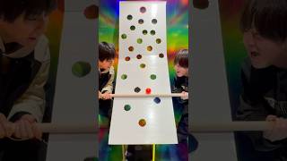 2人で息を合わせてボールを上に持ってくゲームが盛り上がり過ぎるwwww