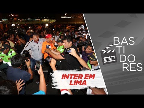 Recepcionado por uma multidão, Inter chega em Lima com Paolo Guerrero