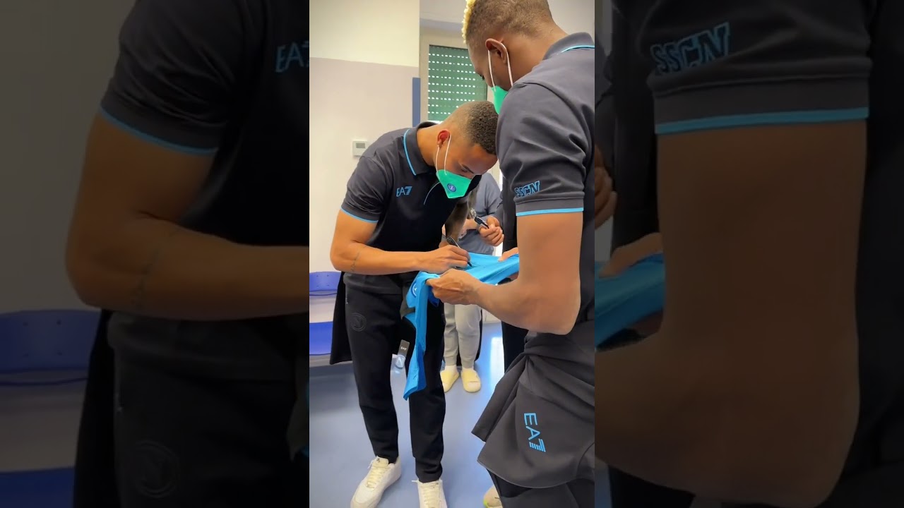 I giocatori del Napoli in visita ai bimbi del reparto oncologico del Pausilipon