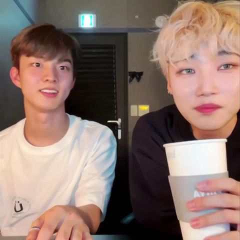 What's in my bag】THE BOYZ Q(キュー) - YouTube