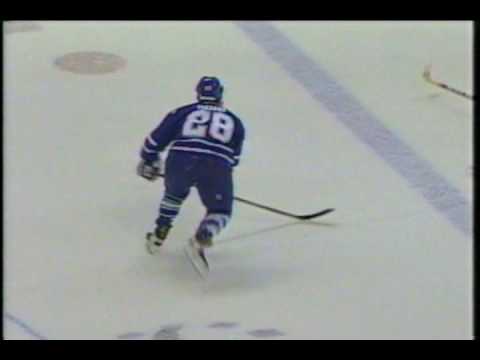 Tie Domi destroys Martin Havlat - 2001 playoffs