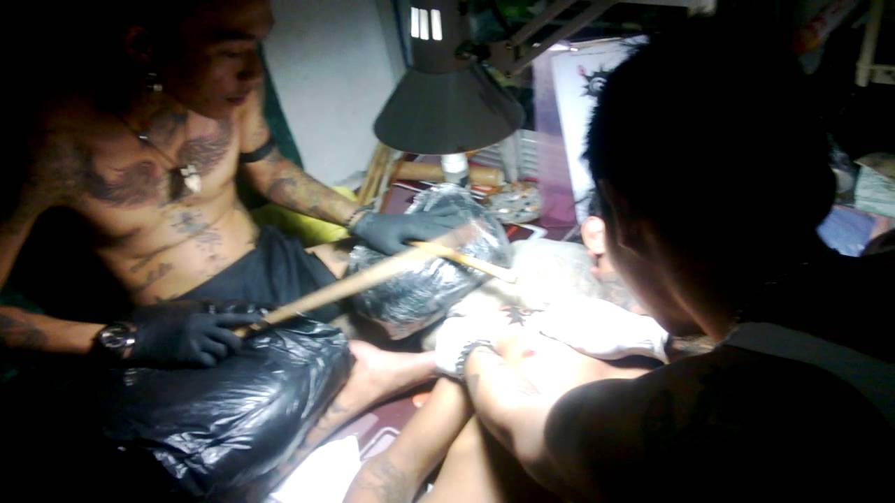 Utenk Traditional Tattoo Dayak iban bunga terung - YouTube