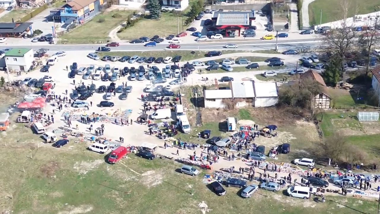 Autopijaca Vitez i buvljak.  Gitara bez žica za 10 maraka 
