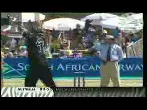 Shane Bond vs Brad Hogg