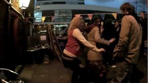 Mr Scruff - Nice Up The Function feat. Roots Manuva. OFFICIAL