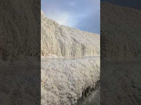 عجیب ترین آبشار جهان در دل کویر آبشار نمکی پتاس طبیعتگردی ماجراجویی تور