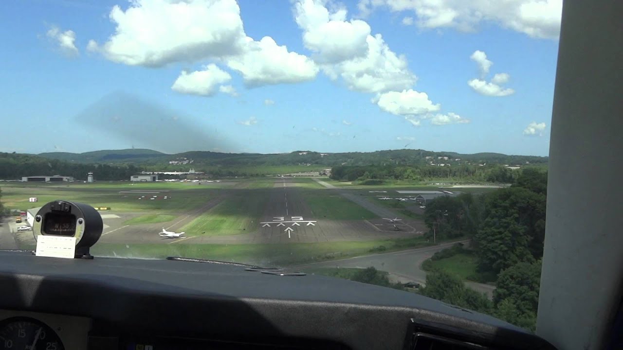 Landing at Danbury Municipal Airport (KDXR) on runway 35 August 2014
