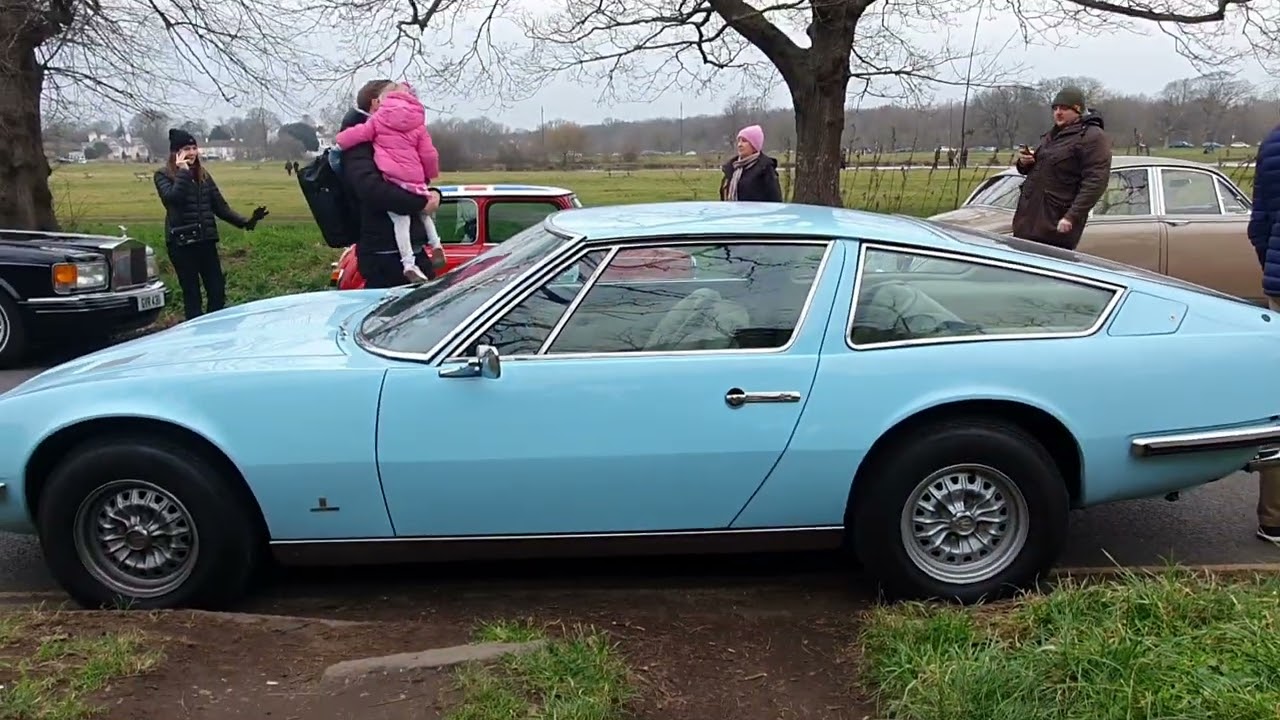 Southside Hustle : classic and cool cars on a Sunday morning.
