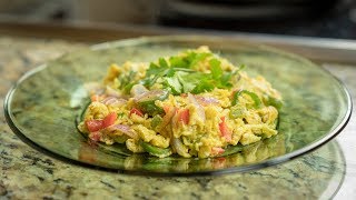 How to make scrambled eggs with a latin flavor