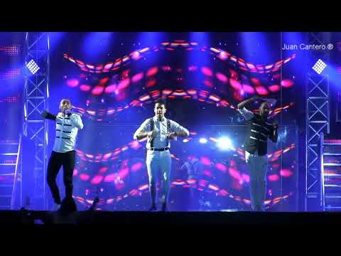 Orquesta París de Noia 2017-Despacito, Mujeres y Súbeme la radio ®Juan Cantero-San Martiño, Foz