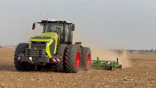 Claas Xerion 12.650 Trac 653 hp large tractor with twin tires pulling ripper in South Africa