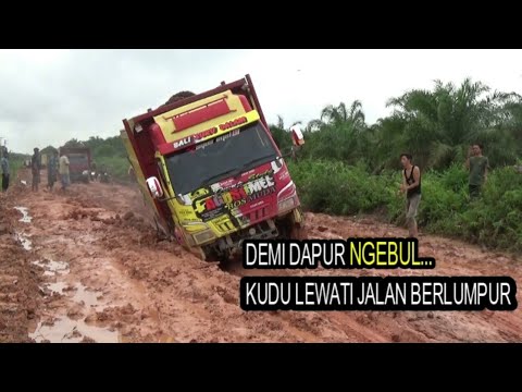 Truk Oleng Gas Pol di Lumpur