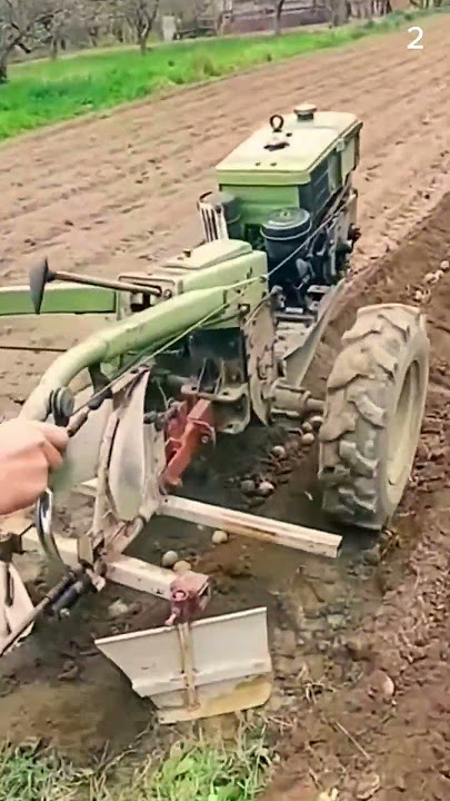 Alat pertanian modern untuk menggemburkan tanah #shorts