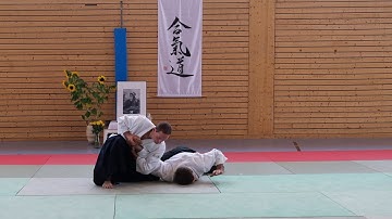 Shomenuchi hijikimeosae