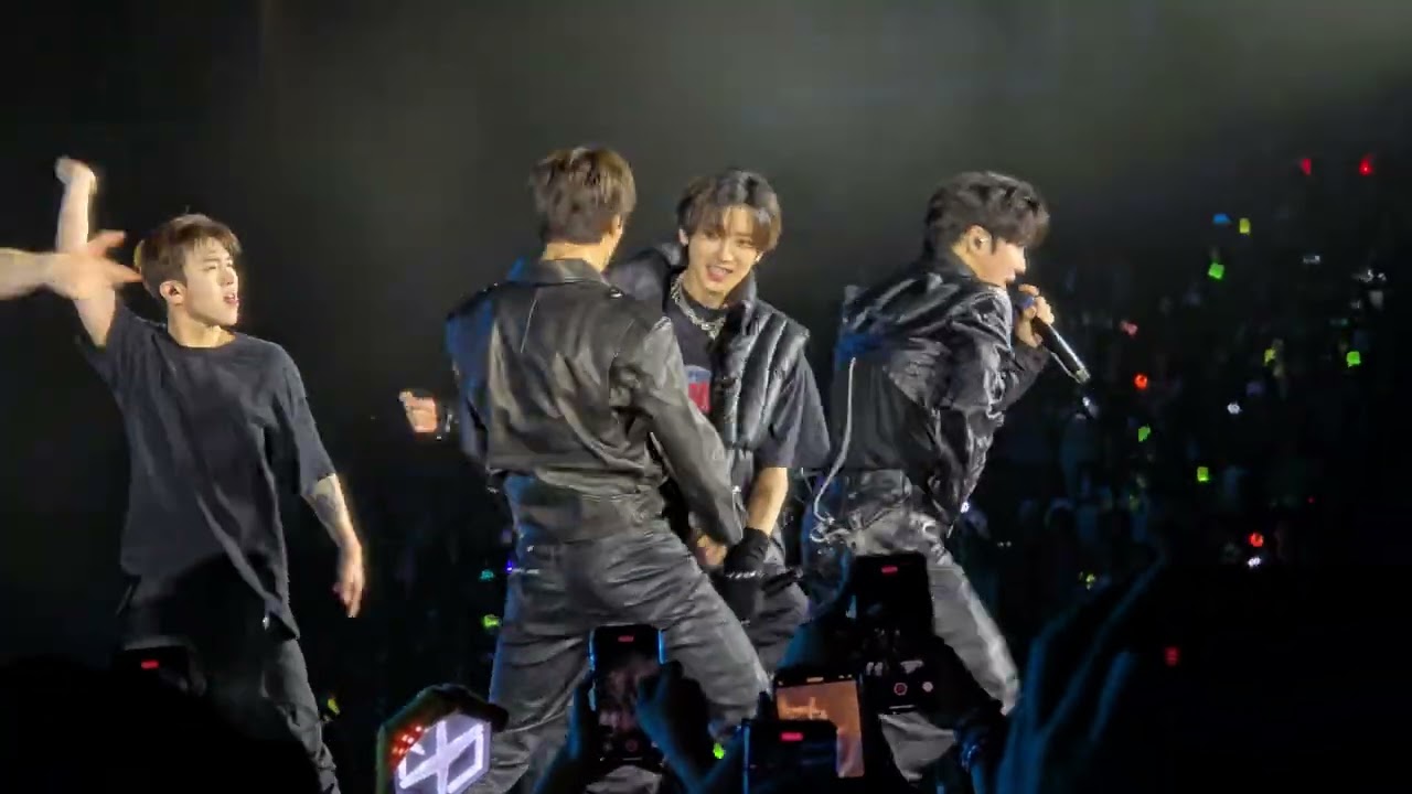 SMTown in LA - 05.11.25 - EXO 