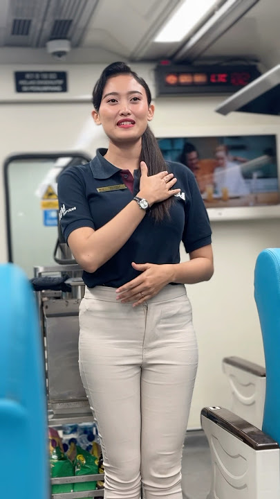 Seperti ini cara pramugari kereta api memperkenalkan diri kepada para penumpang #pramugari