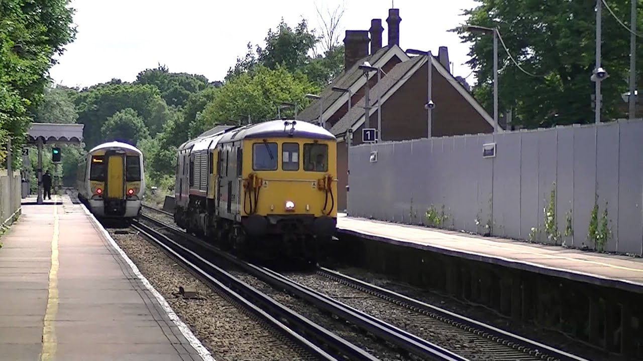 (HD) GBRfs 73212 + 66739 + 73213 Pass High Brooms Working 0Y22 - 7/6/11